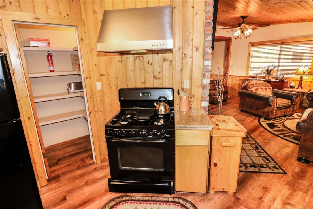 52854 Balsam Dr, Oakhurst, CA 93644