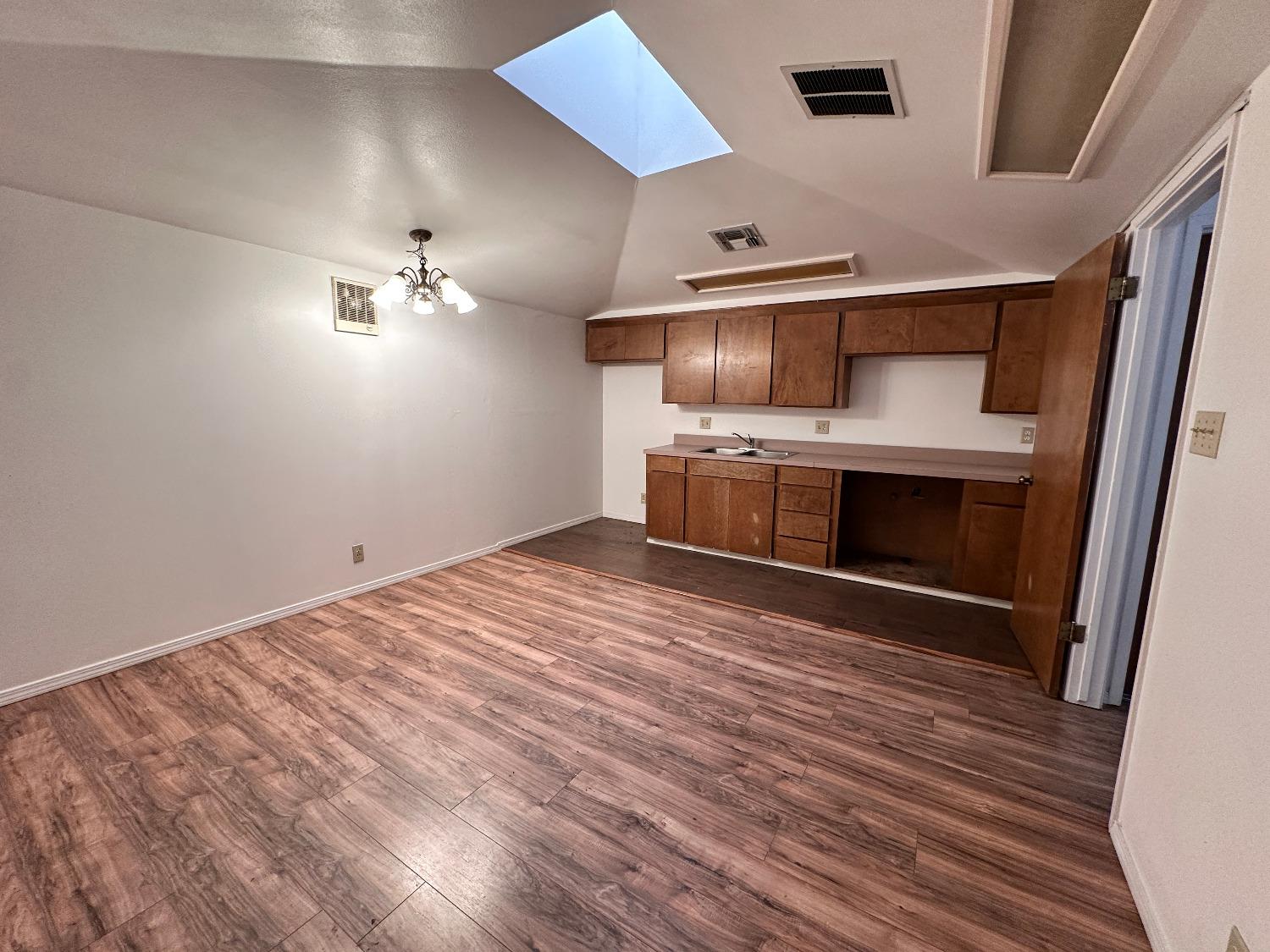 1205 11Th St, Reedley, CA 93654