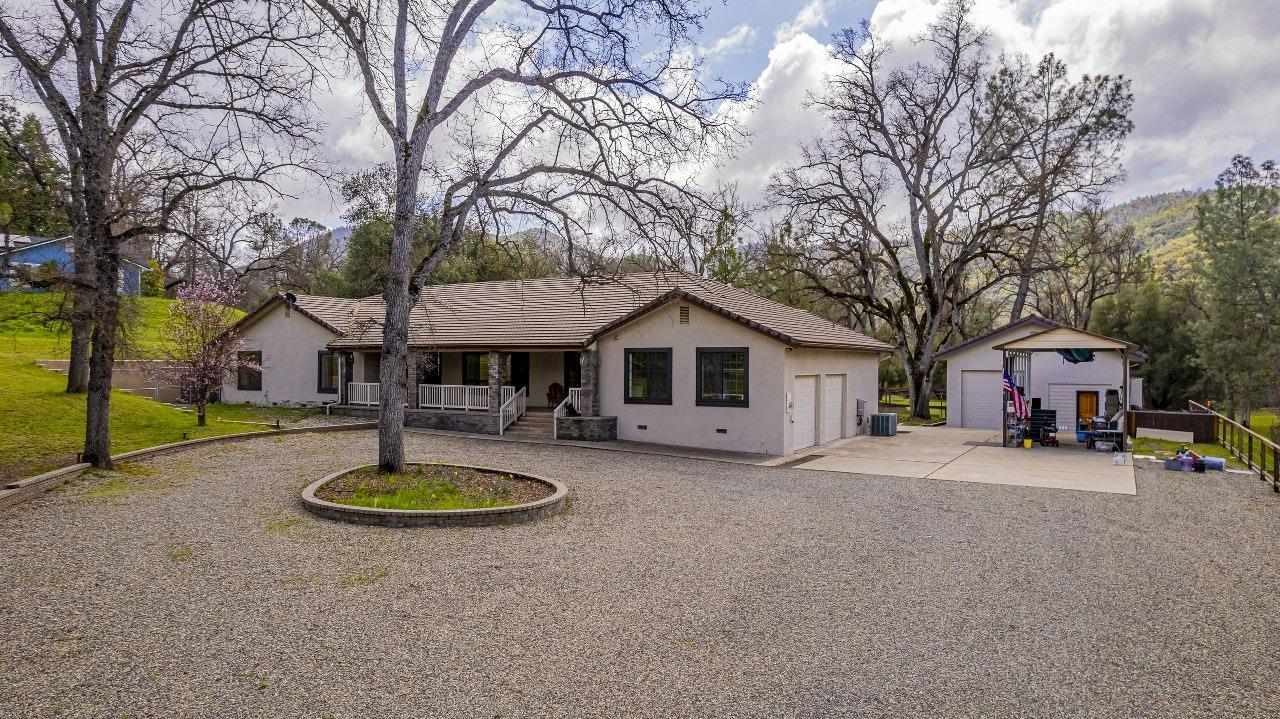 45344 S Oakview Dr, Oakhurst, CA 93644
