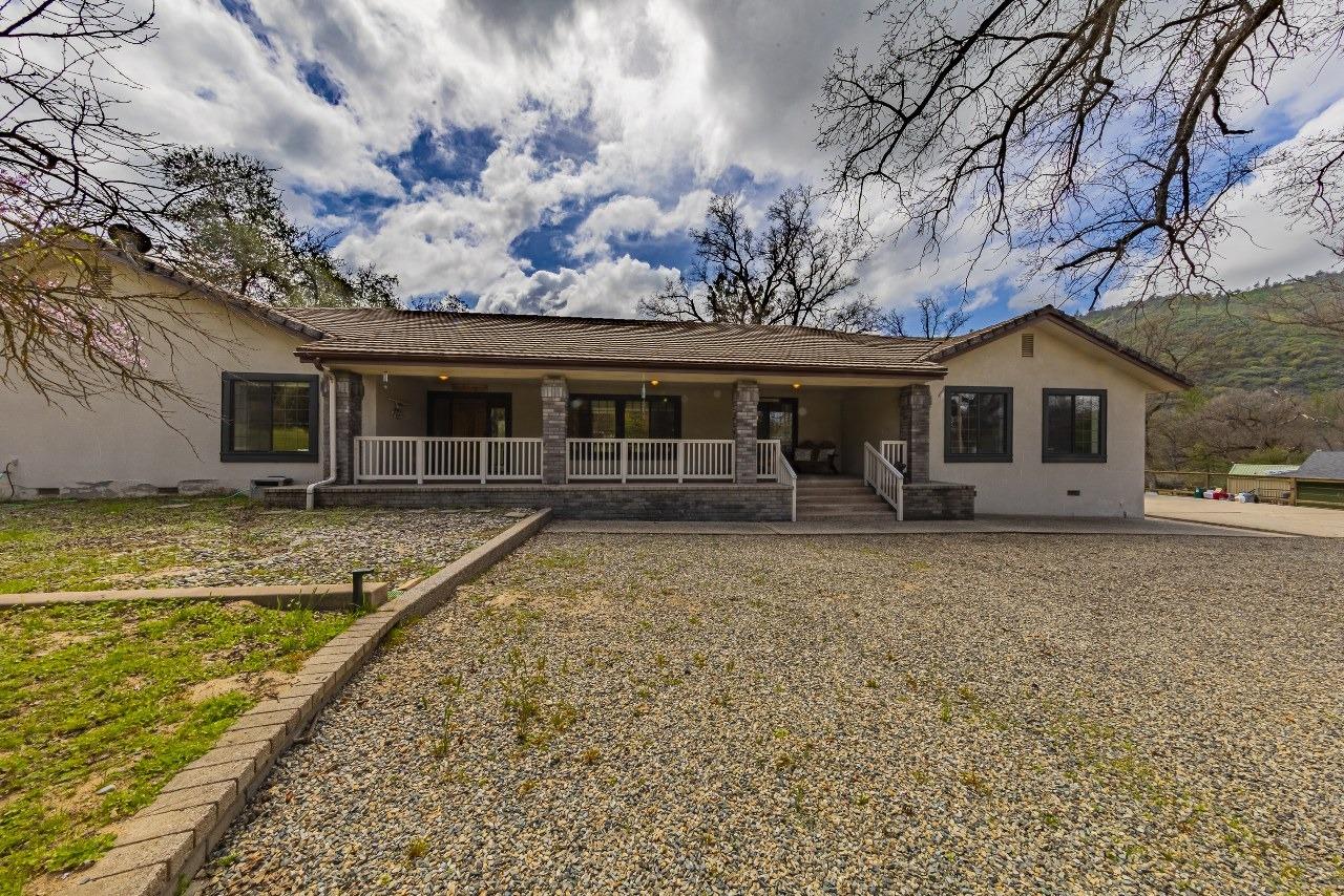 45344 S Oakview Dr, Oakhurst, CA 93644