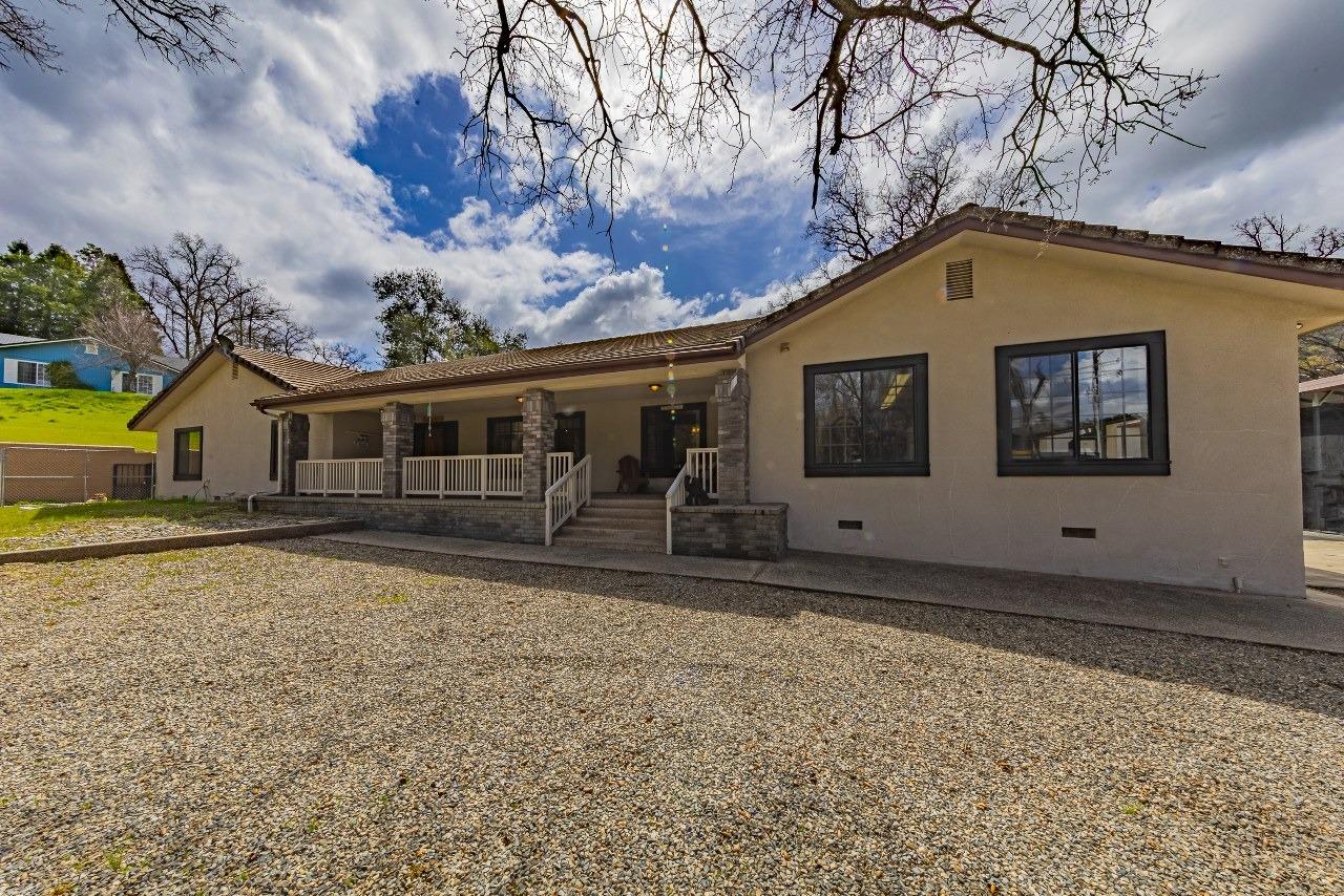 45344 S Oakview Dr, Oakhurst, CA 93644