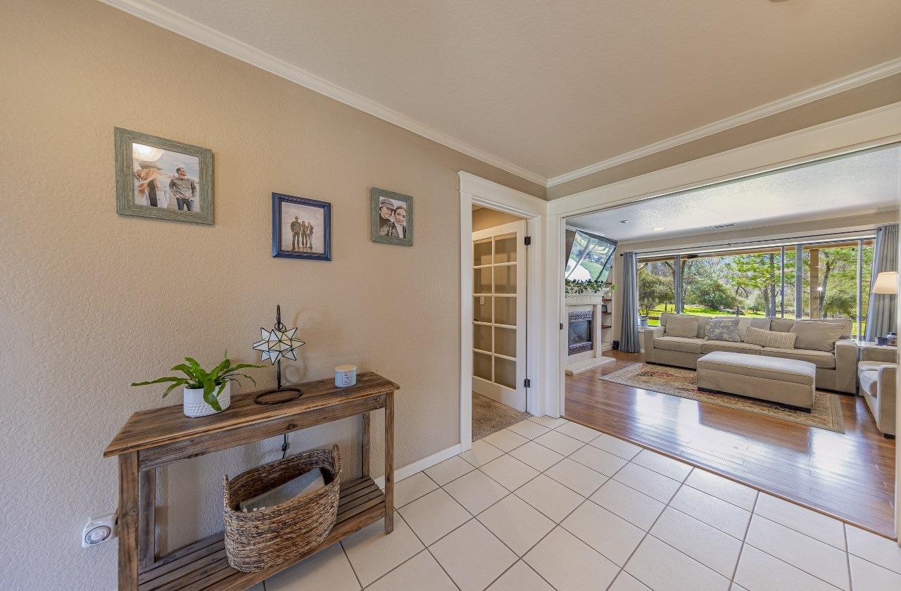 45344 S Oakview Dr, Oakhurst, CA 93644
