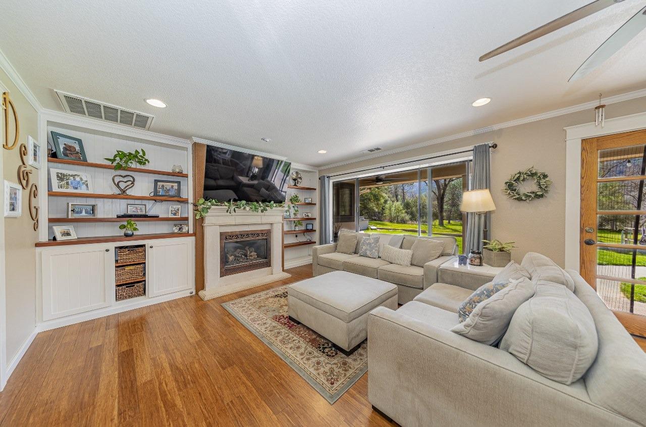 45344 S Oakview Dr, Oakhurst, CA 93644