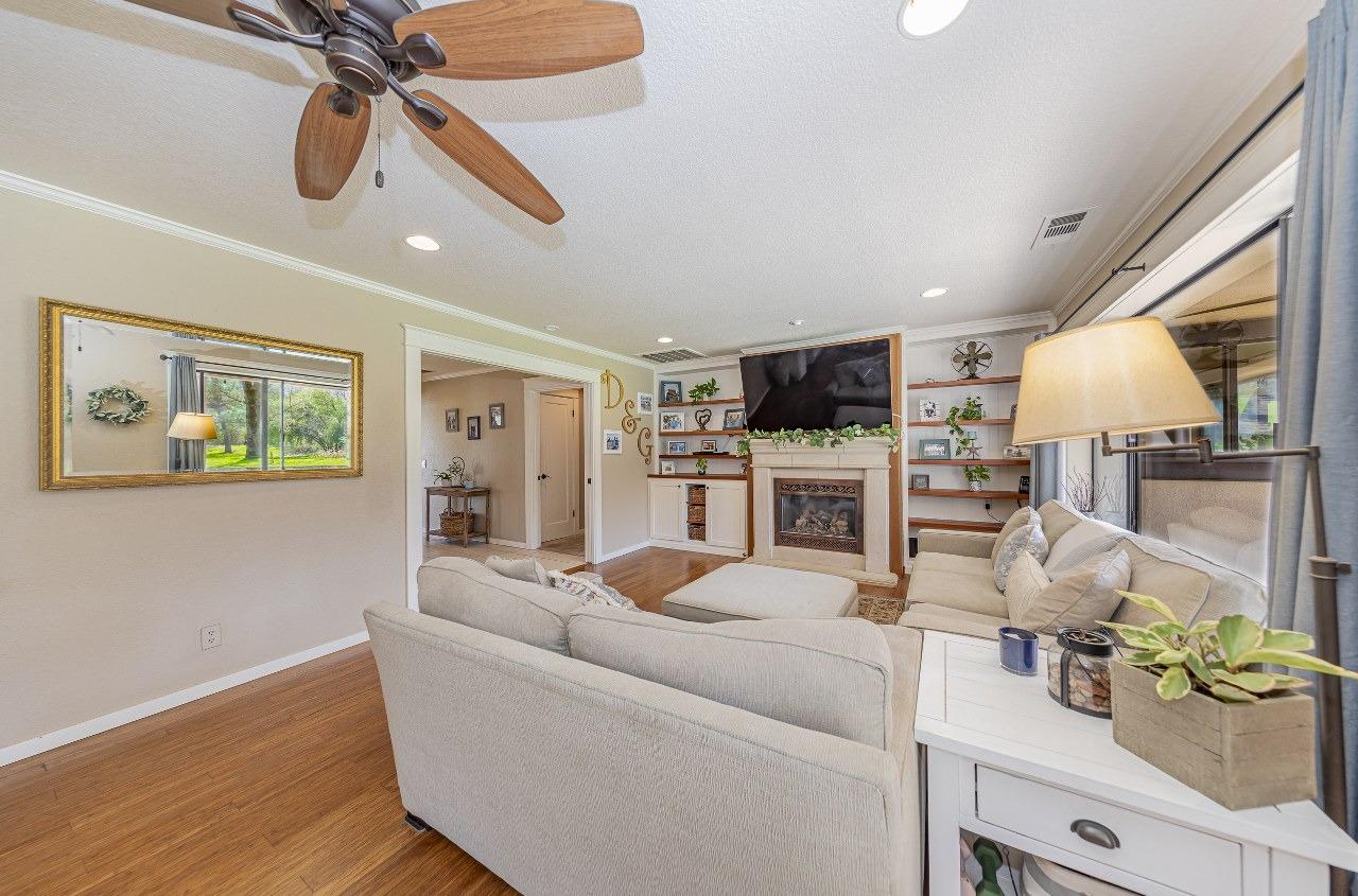 45344 S Oakview Dr, Oakhurst, CA 93644