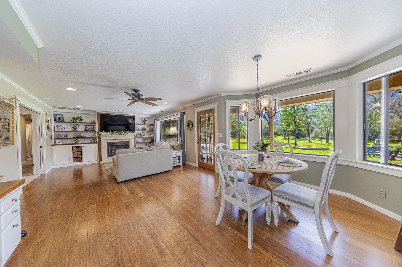 45344 S Oakview Dr, Oakhurst, CA 93644