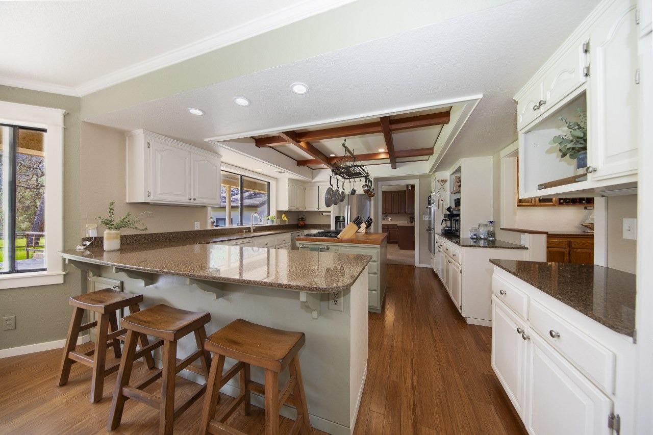 45344 S Oakview Dr, Oakhurst, CA 93644
