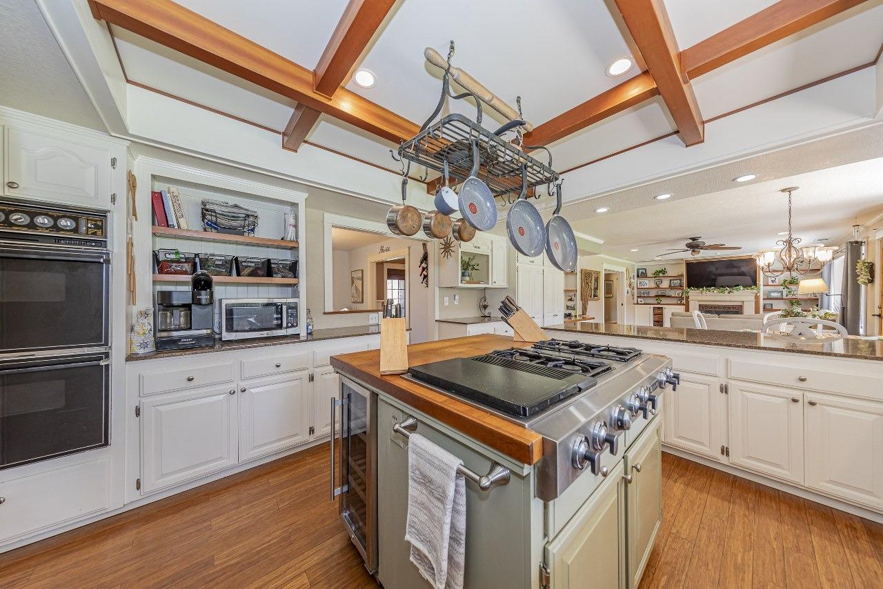 45344 S Oakview Dr, Oakhurst, CA 93644