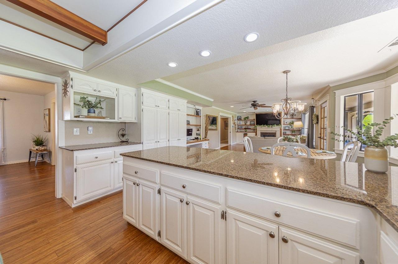 45344 S Oakview Dr, Oakhurst, CA 93644
