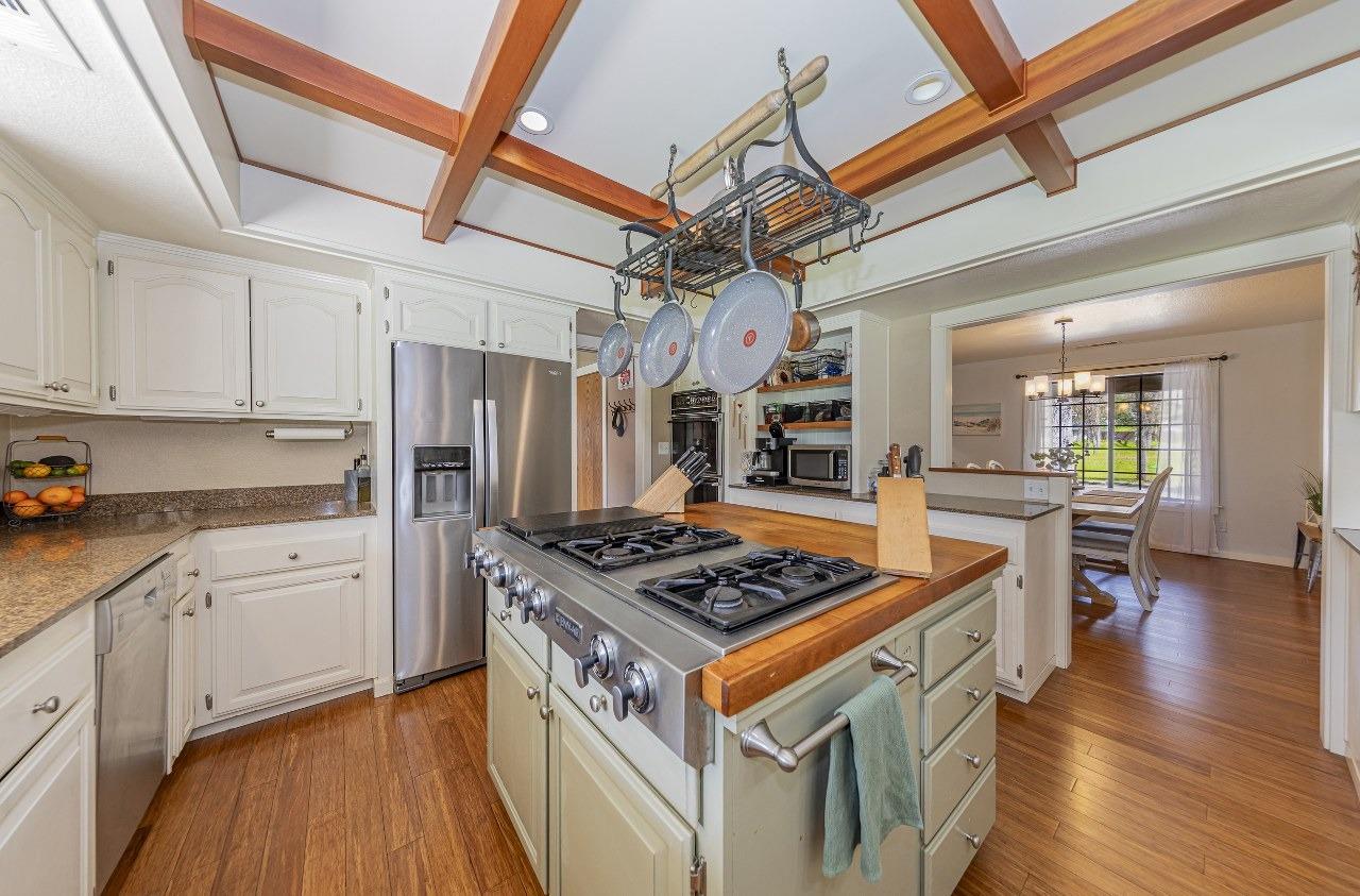 45344 S Oakview Dr, Oakhurst, CA 93644