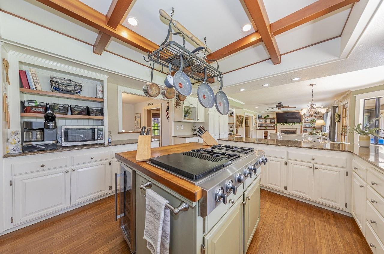 45344 S Oakview Dr, Oakhurst, CA 93644