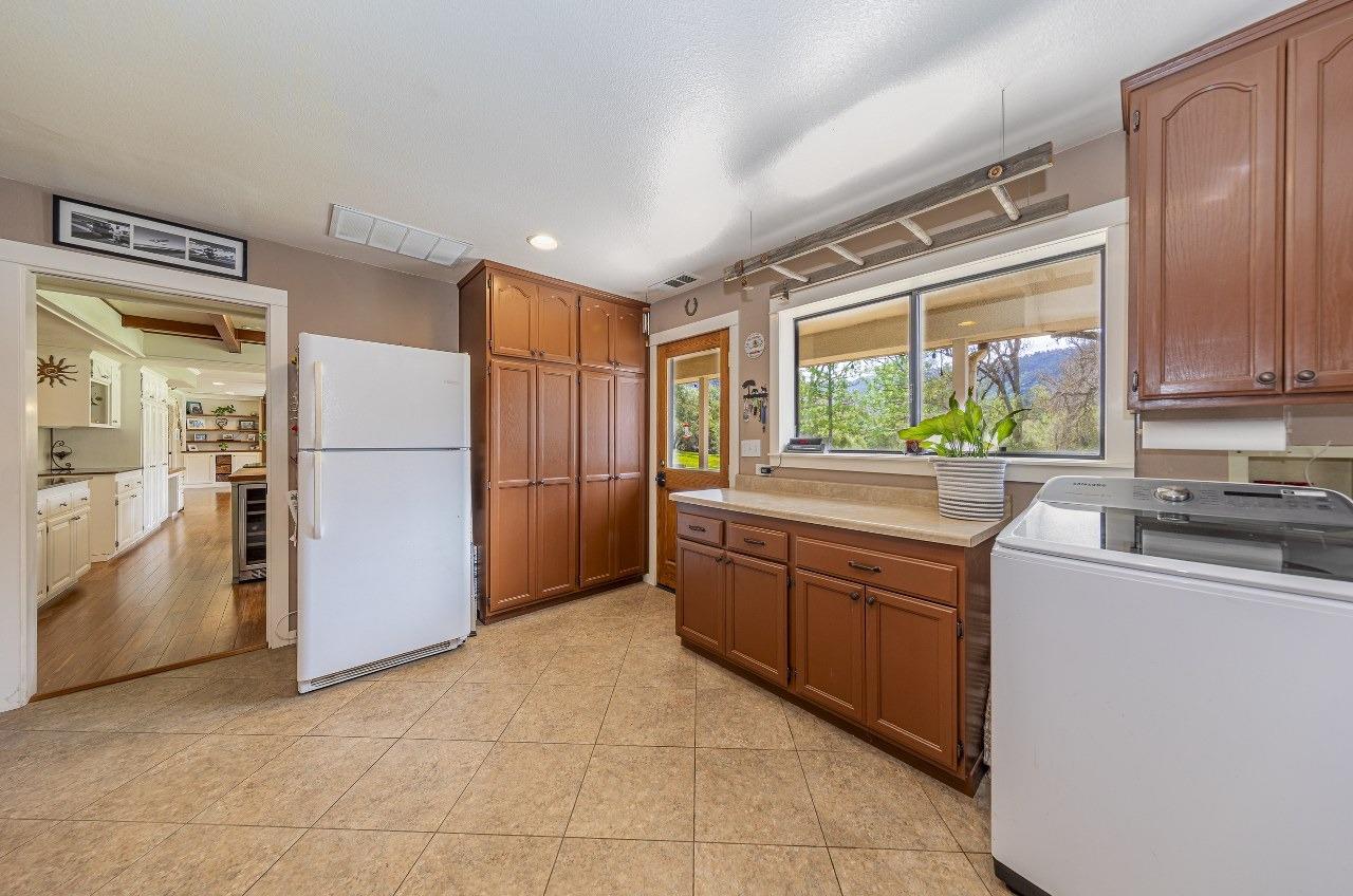 45344 S Oakview Dr, Oakhurst, CA 93644