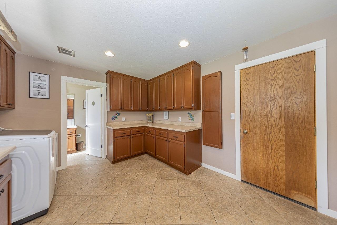 45344 S Oakview Dr, Oakhurst, CA 93644
