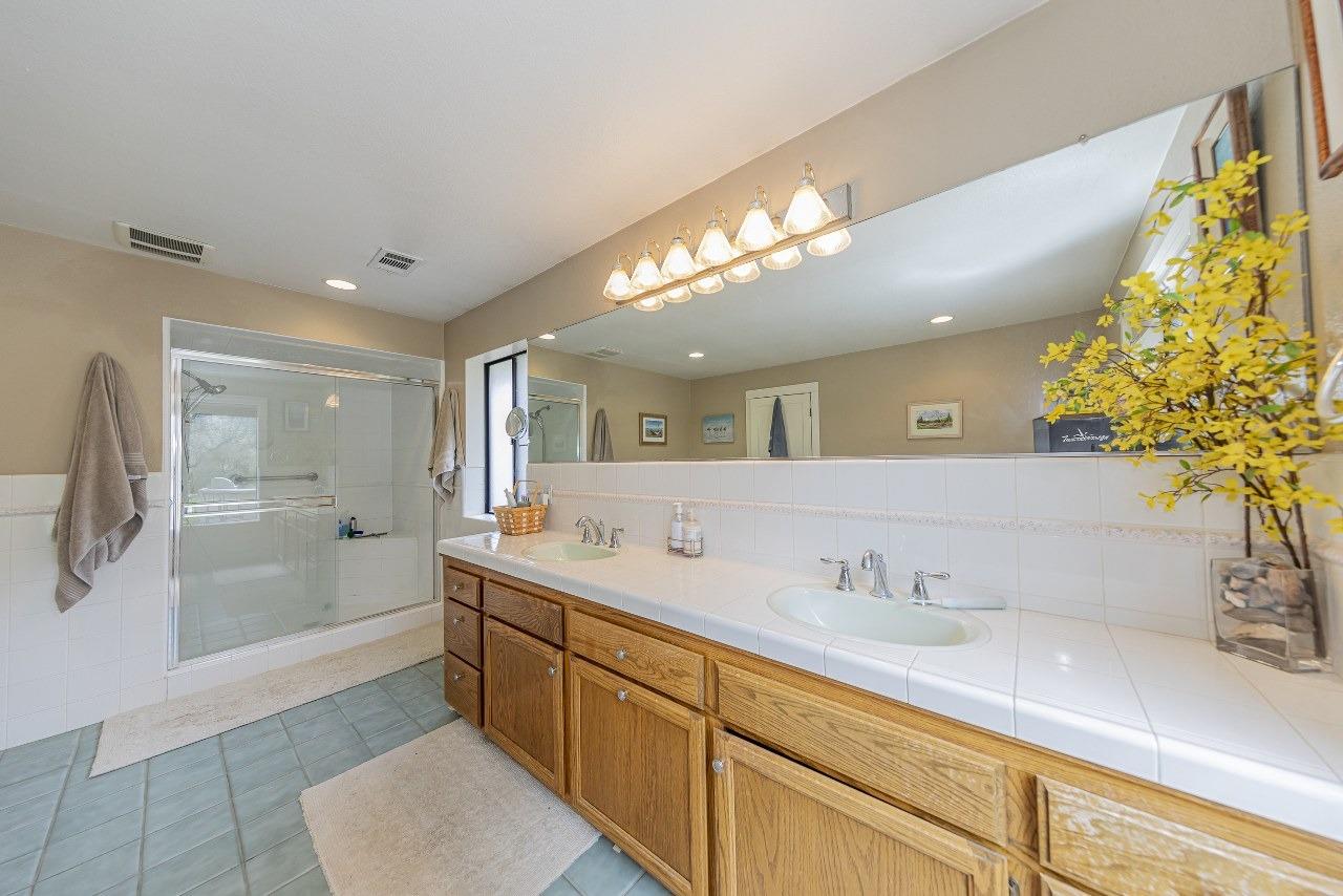 45344 S Oakview Dr, Oakhurst, CA 93644