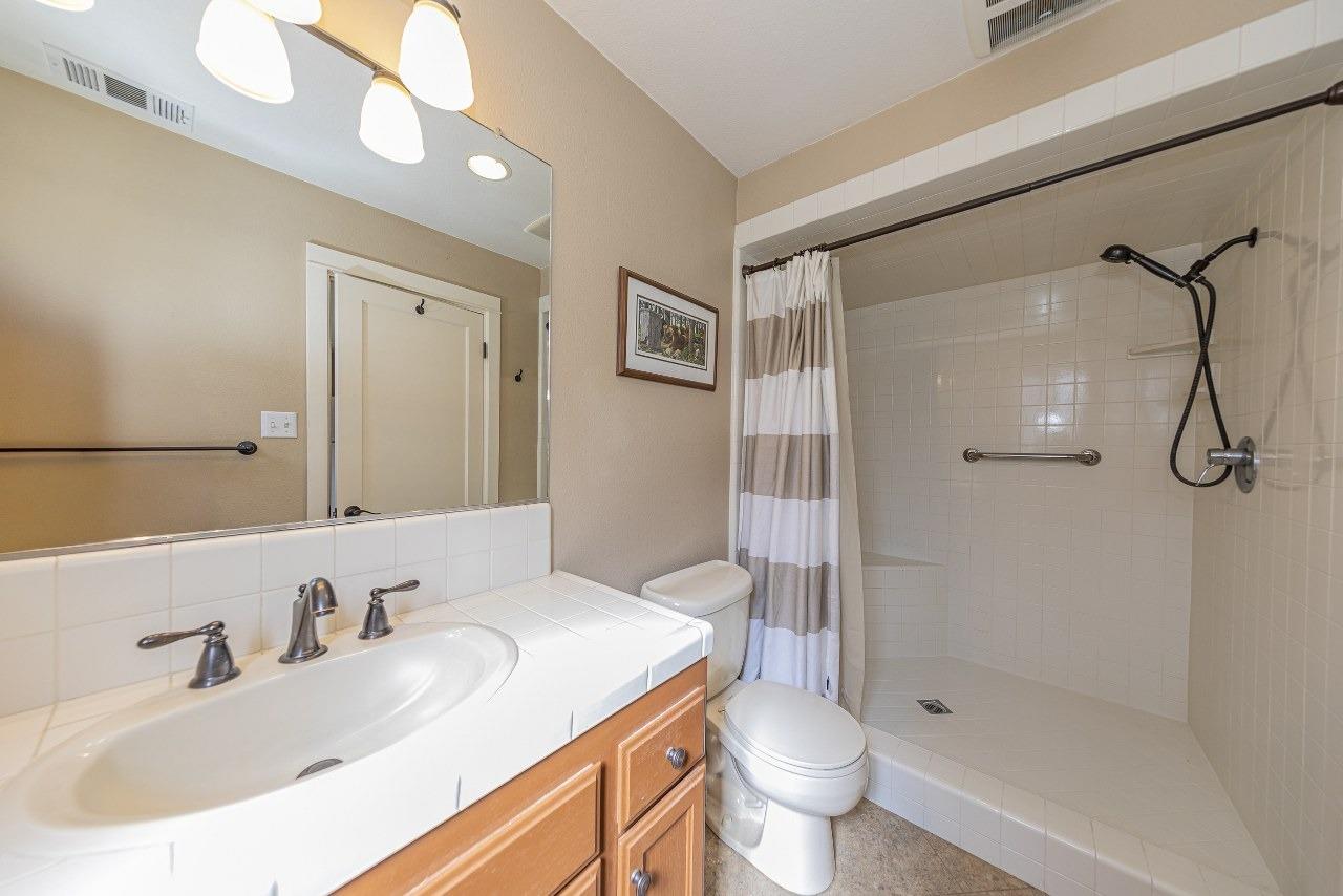 45344 S Oakview Dr, Oakhurst, CA 93644