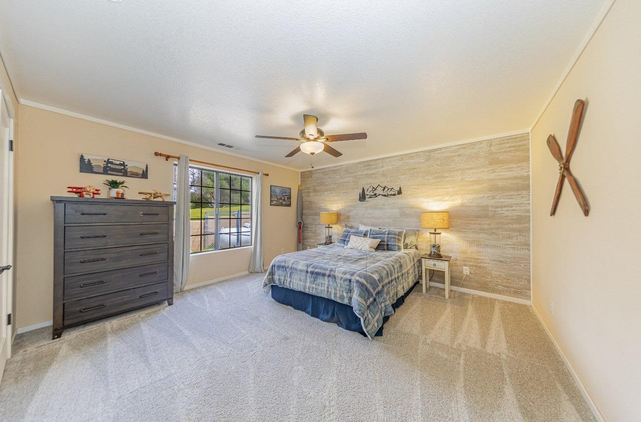 45344 S Oakview Dr, Oakhurst, CA 93644
