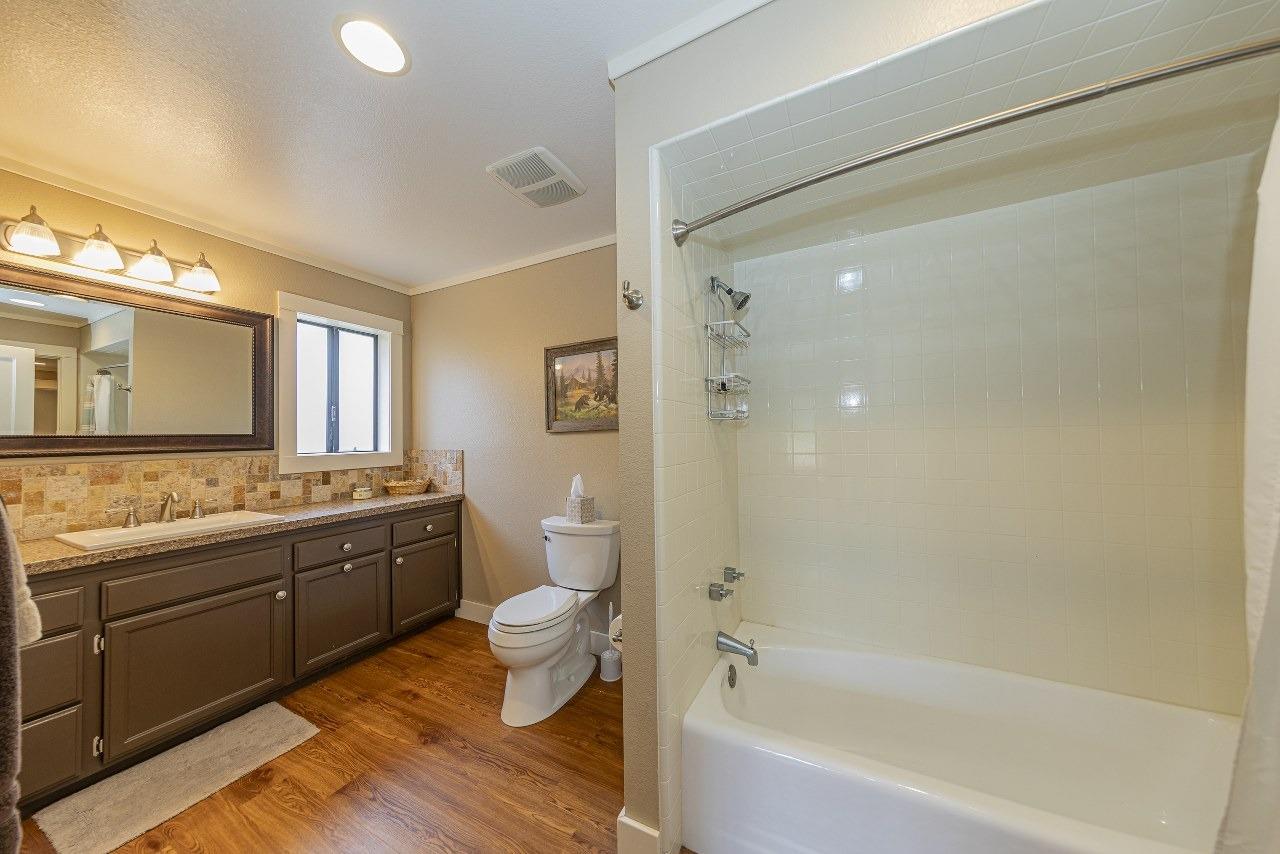 45344 S Oakview Dr, Oakhurst, CA 93644