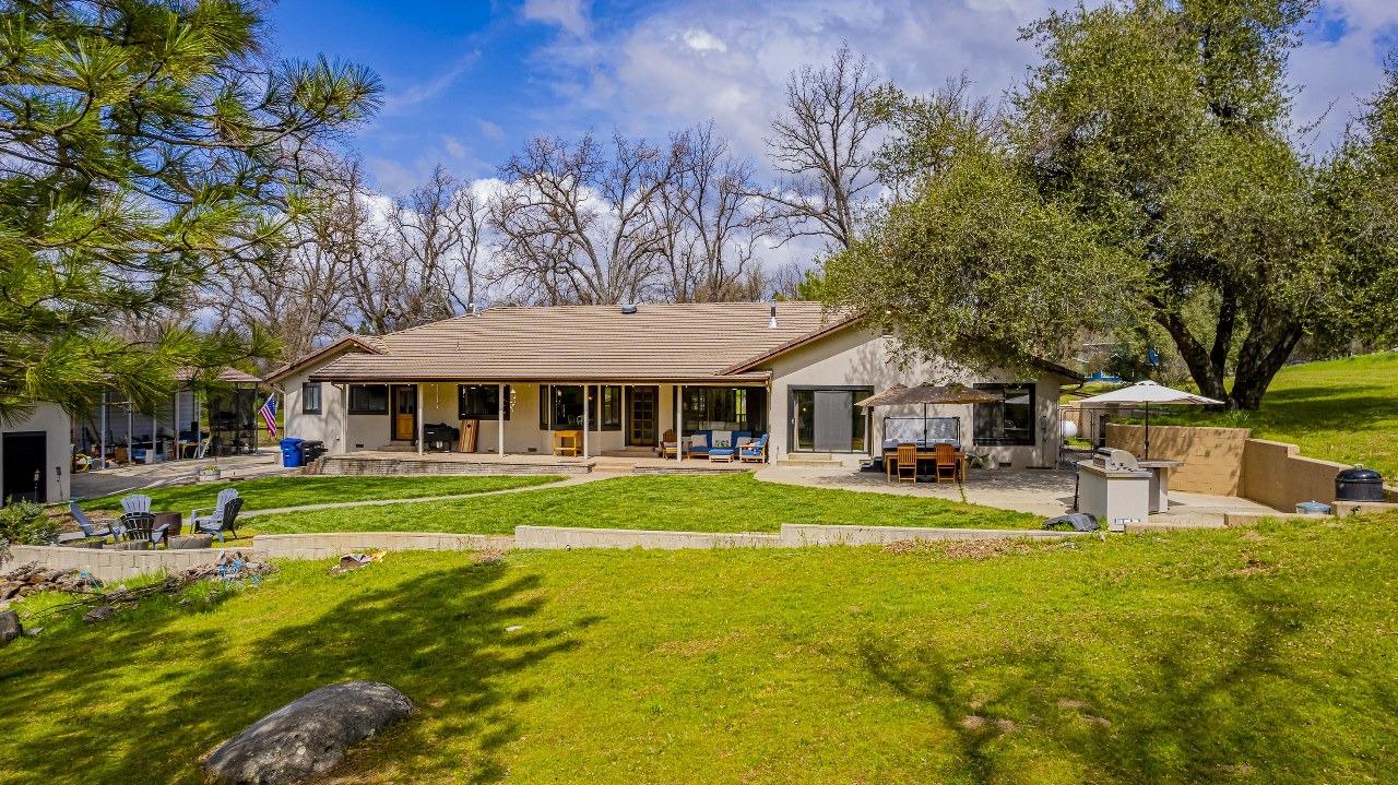 45344 S Oakview Dr, Oakhurst, CA 93644