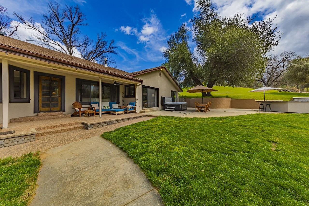 45344 S Oakview Dr, Oakhurst, CA 93644