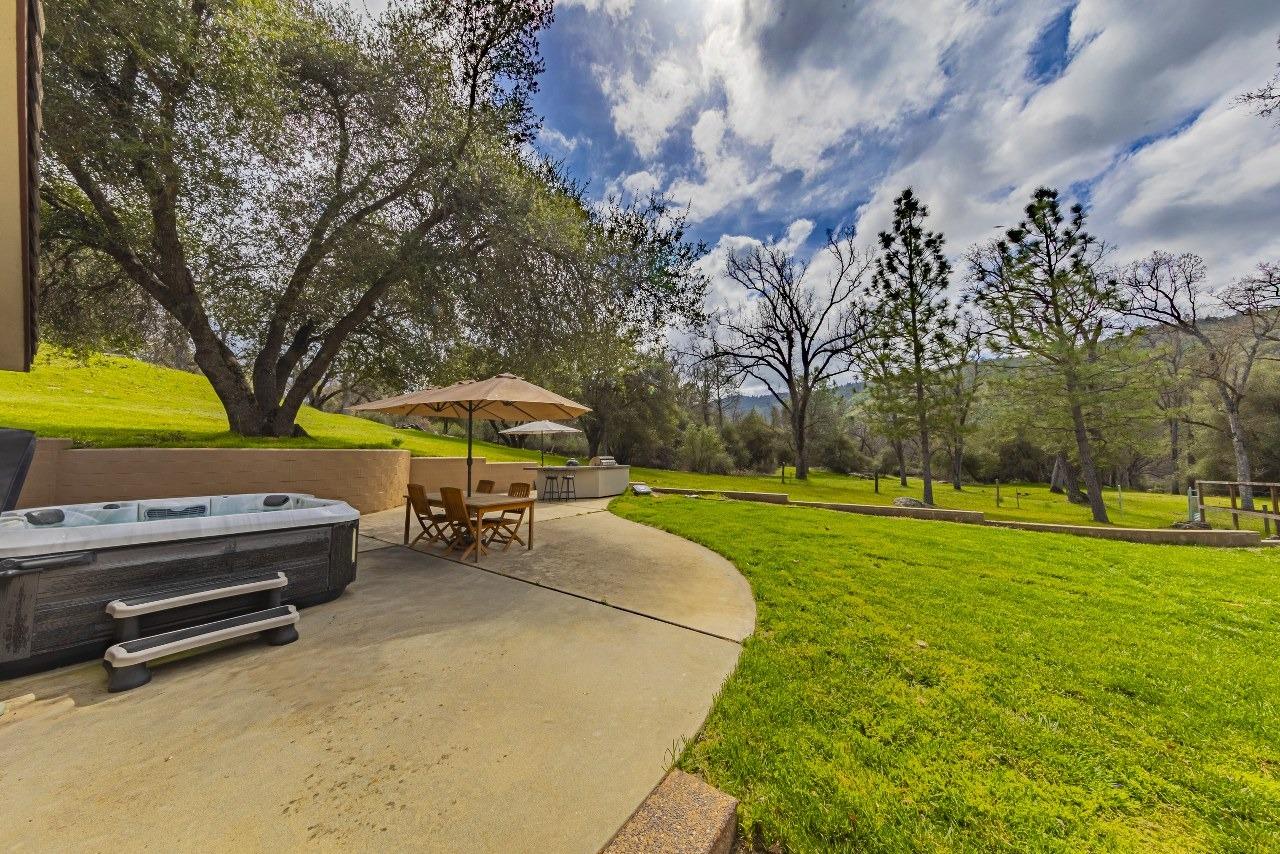 45344 S Oakview Dr, Oakhurst, CA 93644