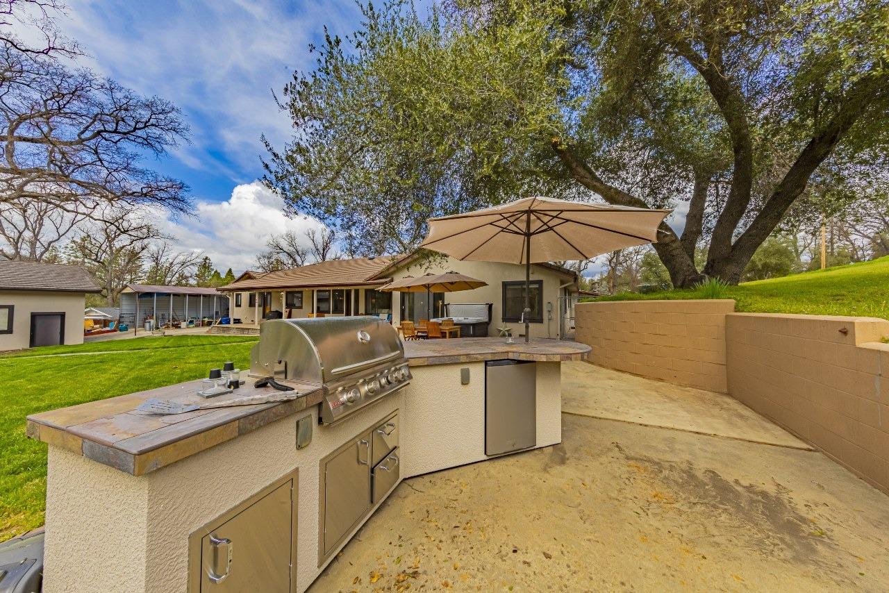 45344 S Oakview Dr, Oakhurst, CA 93644