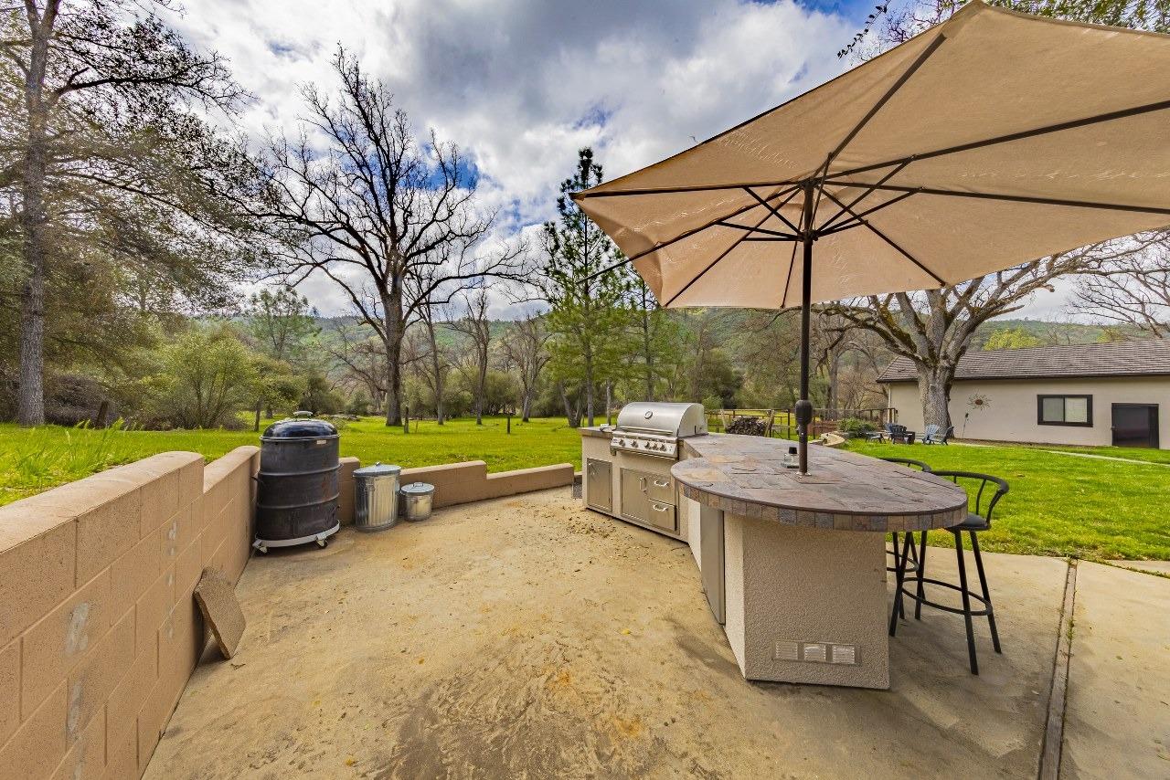 45344 S Oakview Dr, Oakhurst, CA 93644