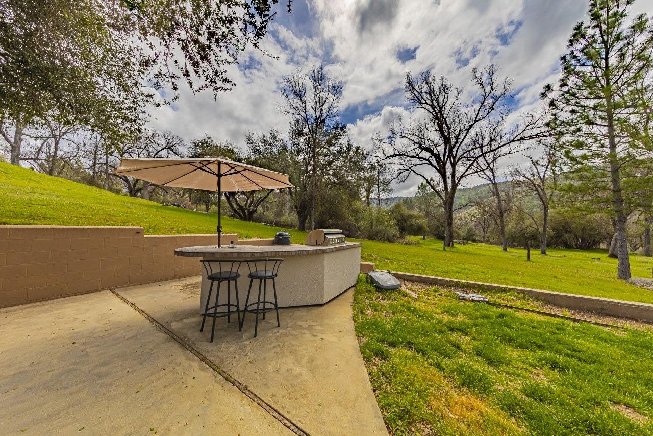 45344 S Oakview Dr, Oakhurst, CA 93644