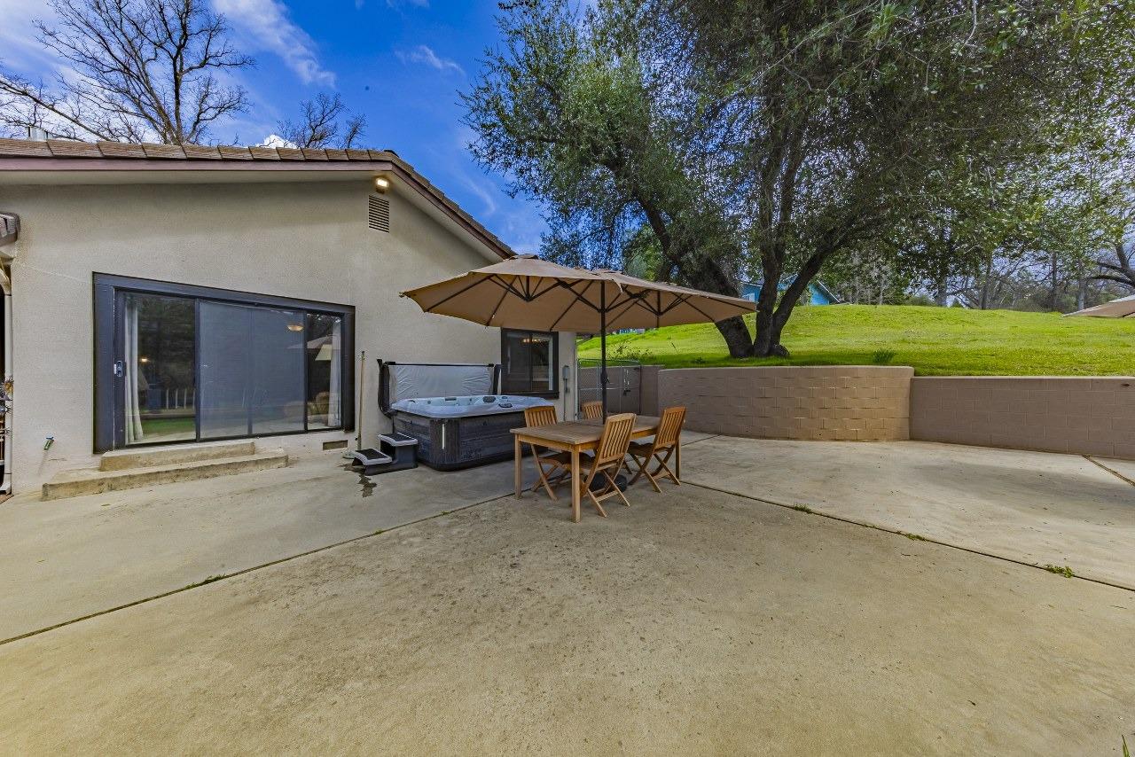 45344 S Oakview Dr, Oakhurst, CA 93644