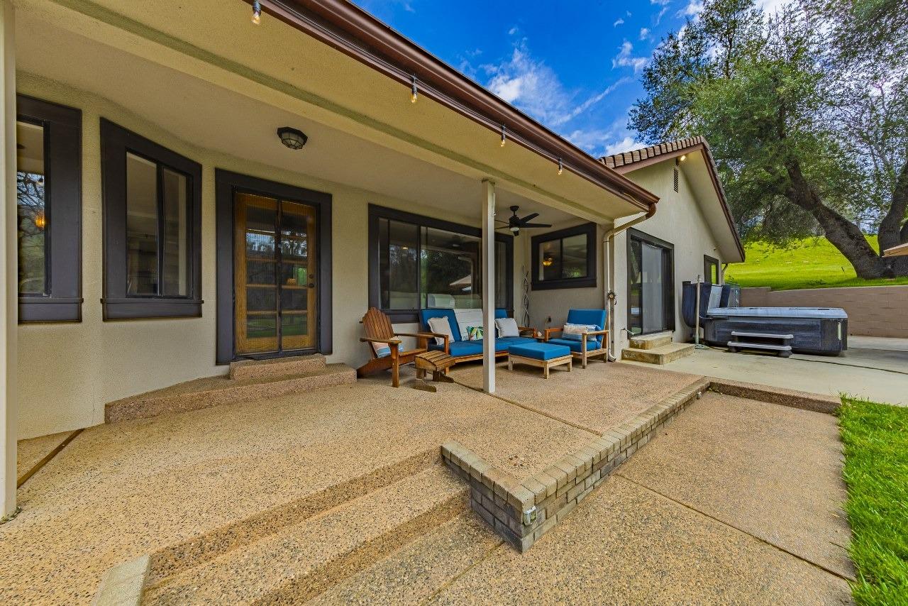 45344 S Oakview Dr, Oakhurst, CA 93644