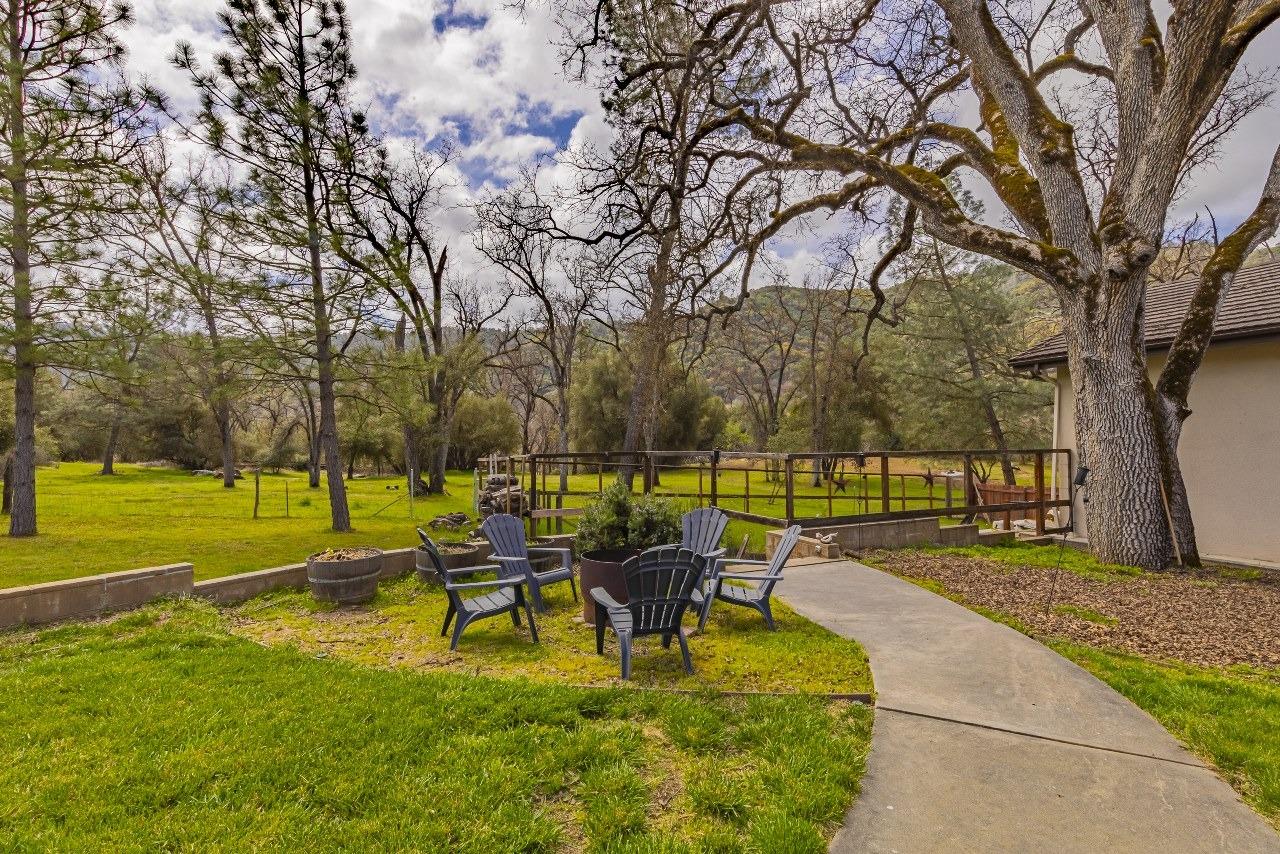 45344 S Oakview Dr, Oakhurst, CA 93644