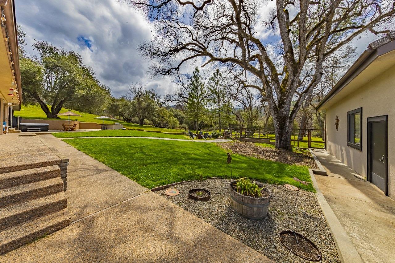 45344 S Oakview Dr, Oakhurst, CA 93644