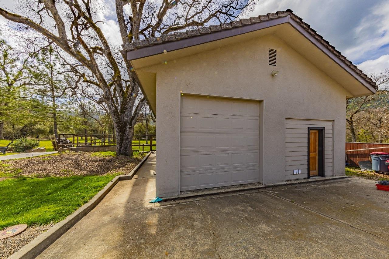 45344 S Oakview Dr, Oakhurst, CA 93644