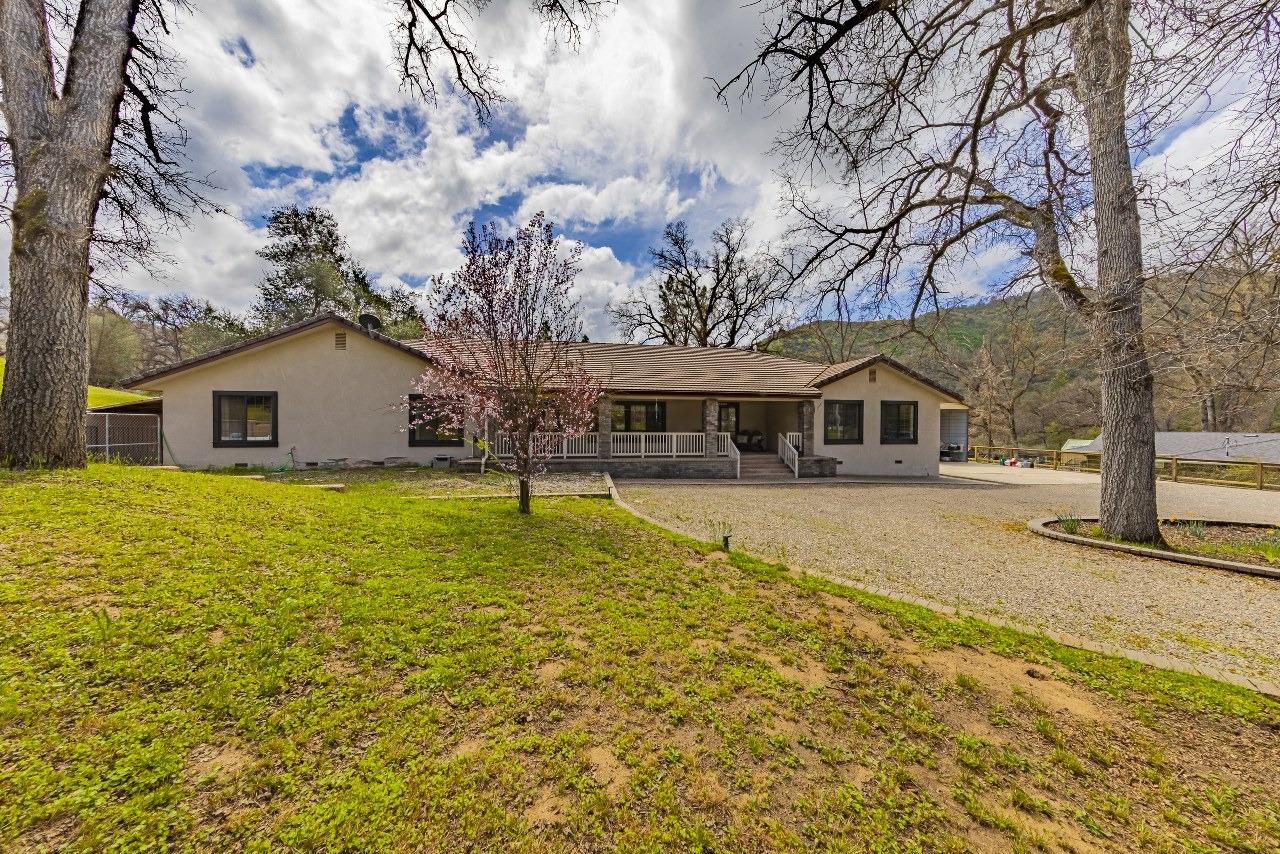 45344 S Oakview Dr, Oakhurst, CA 93644