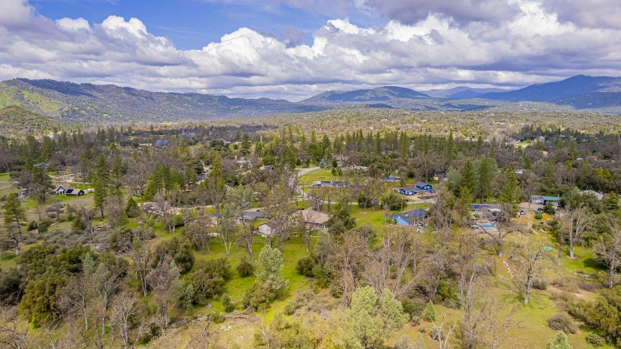 45344 S Oakview Dr, Oakhurst, CA 93644