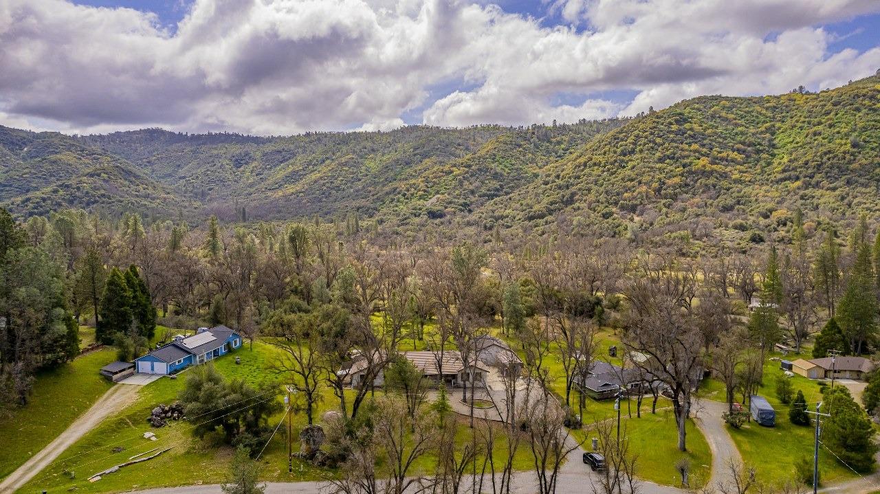 45344 S Oakview Dr, Oakhurst, CA 93644