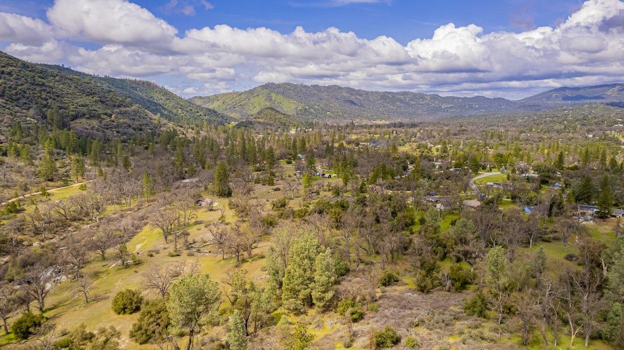 45344 S Oakview Dr, Oakhurst, CA 93644