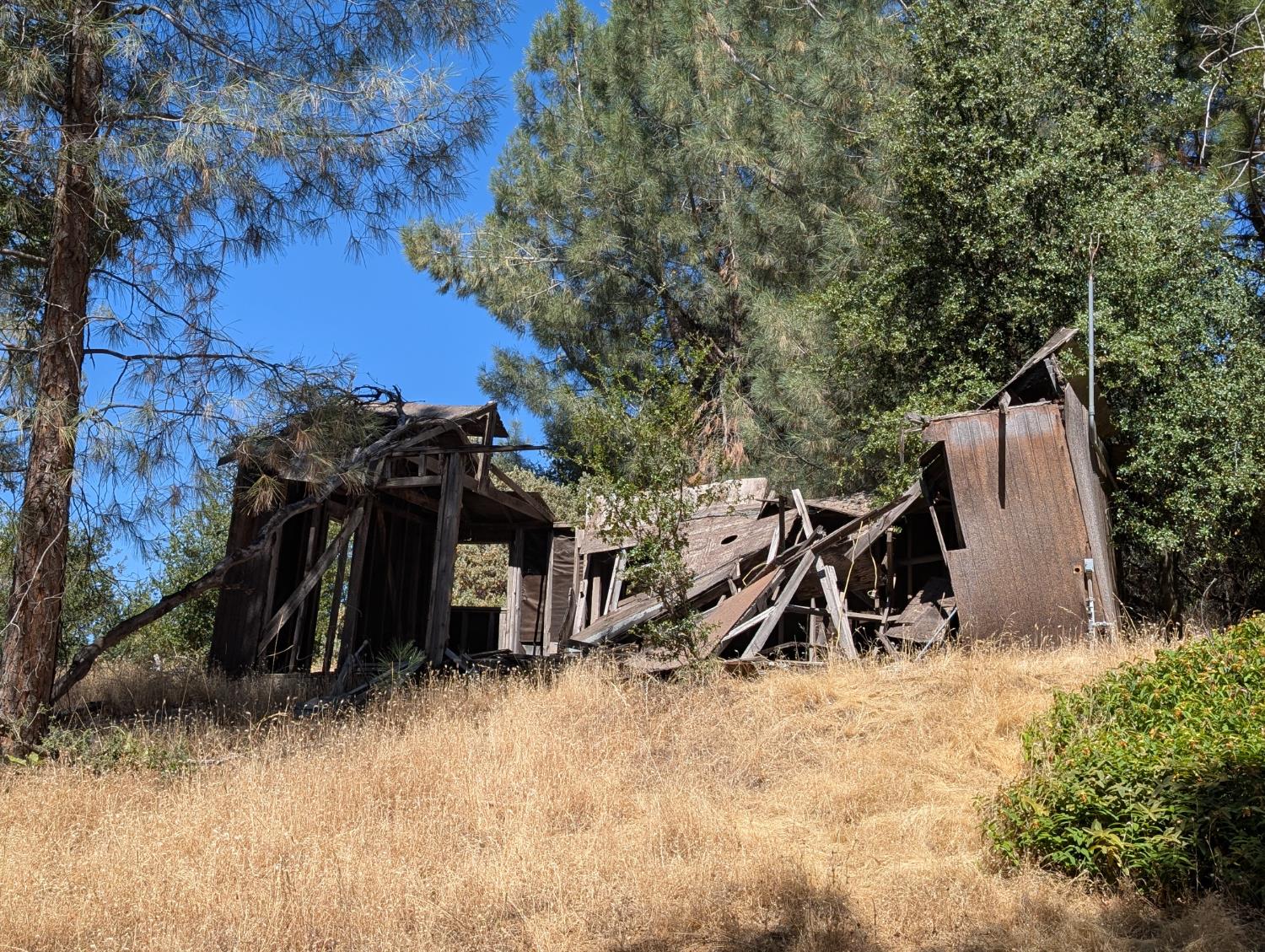 51668 Courtney Ln, Oakhurst, CA 93644