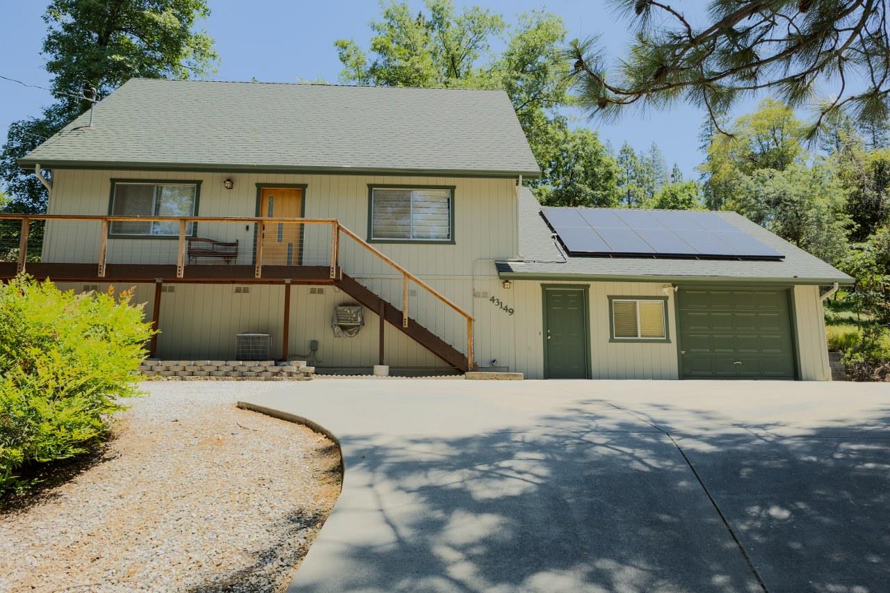43149 W Sugar Pine Dr, Oakhurst, CA 93644