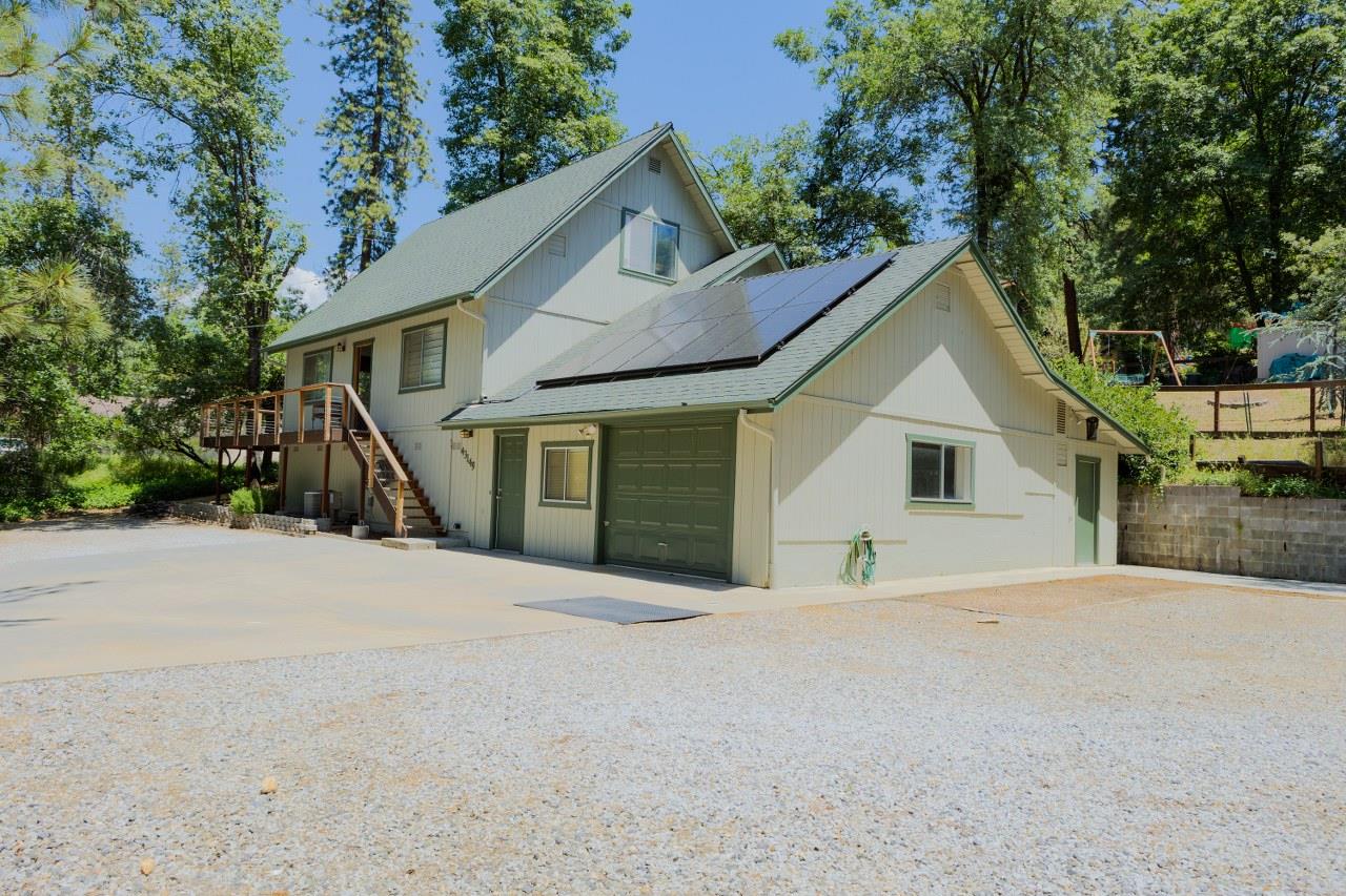 43149 W Sugar Pine Dr, Oakhurst, CA 93644