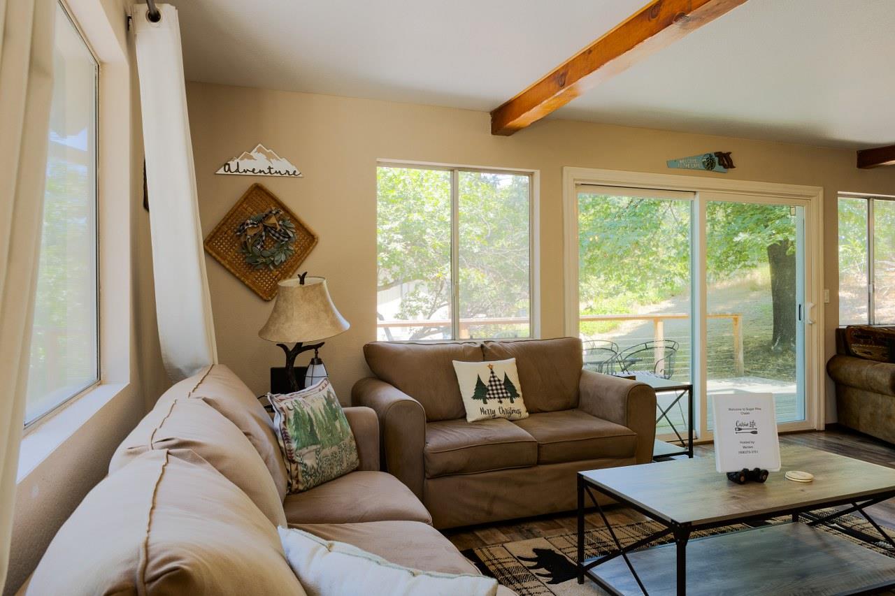 43149 W Sugar Pine Dr, Oakhurst, CA 93644