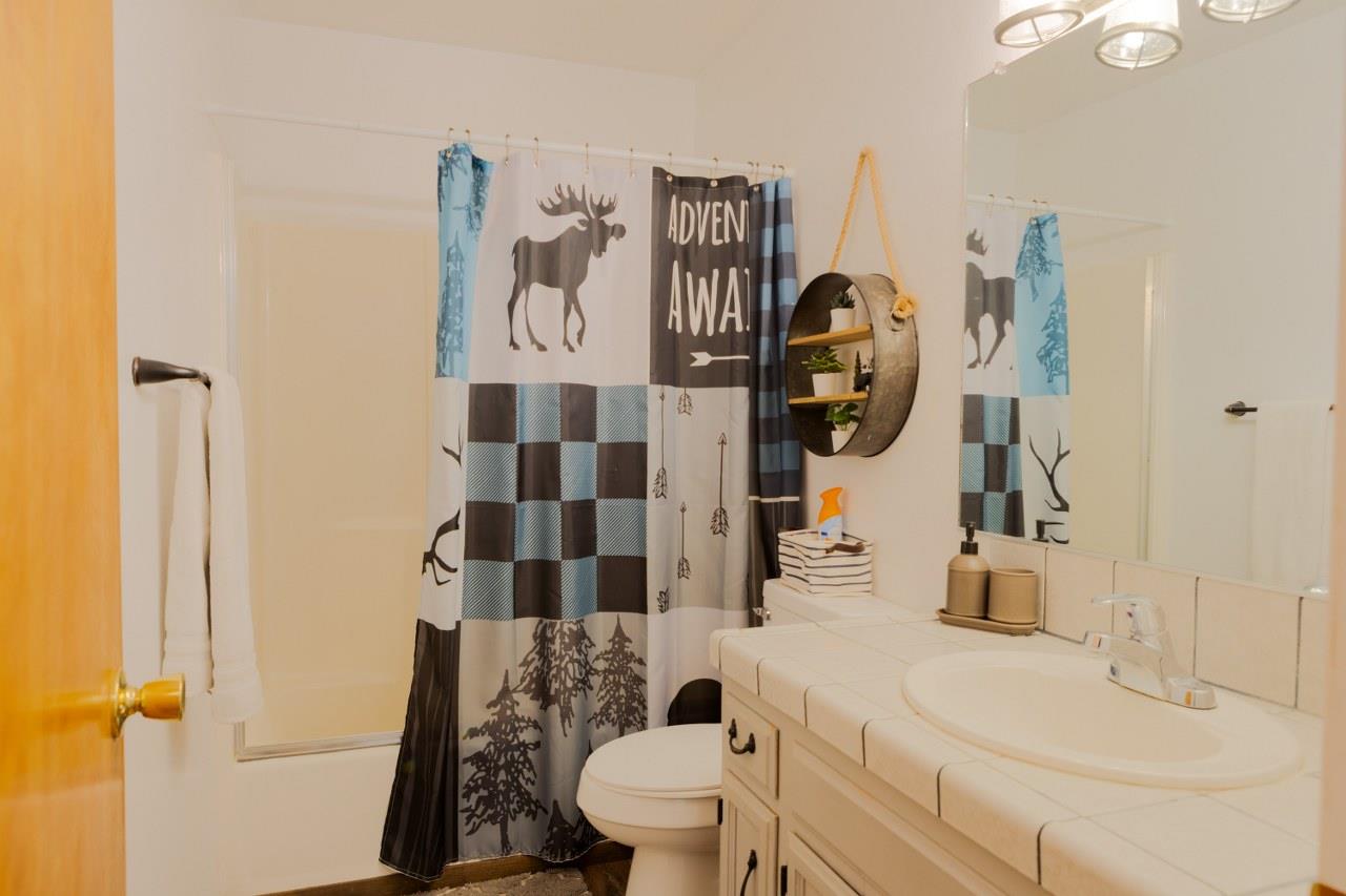 43149 W Sugar Pine Dr, Oakhurst, CA 93644