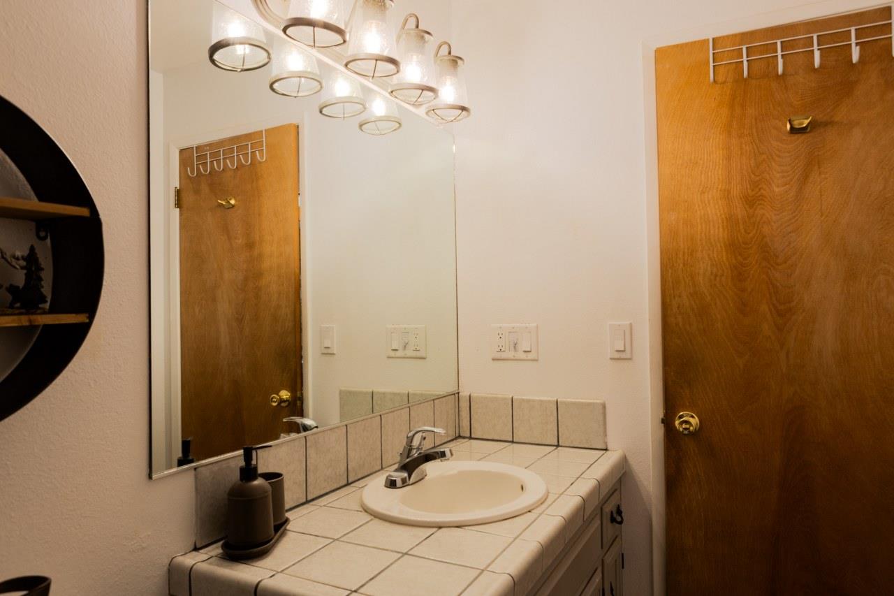 43149 W Sugar Pine Dr, Oakhurst, CA 93644