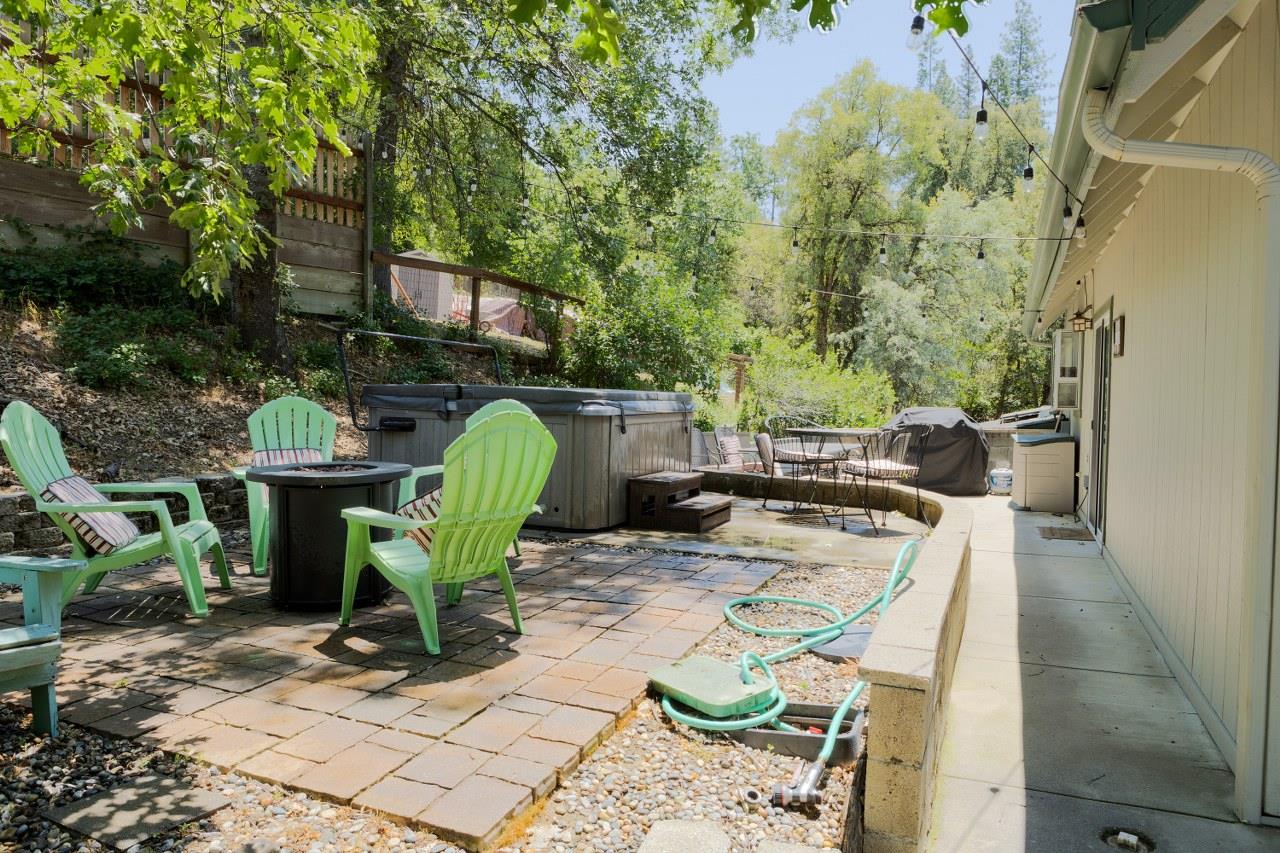 43149 W Sugar Pine Dr, Oakhurst, CA 93644