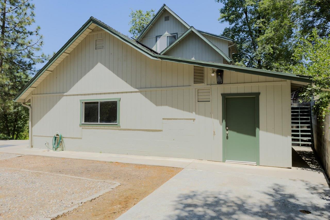 43149 W Sugar Pine Dr, Oakhurst, CA 93644