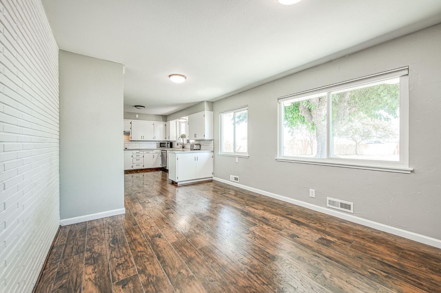 12390 E Kamm Ave, Kingsburg, CA 93631
