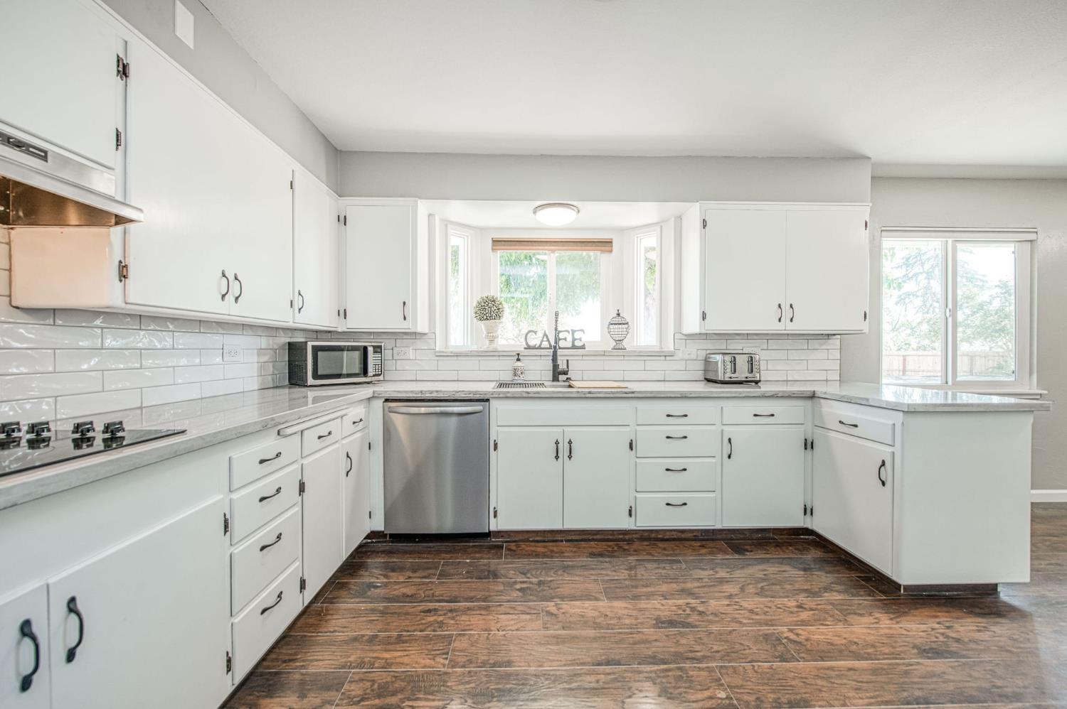 12390 E Kamm Ave, Kingsburg, CA 93631