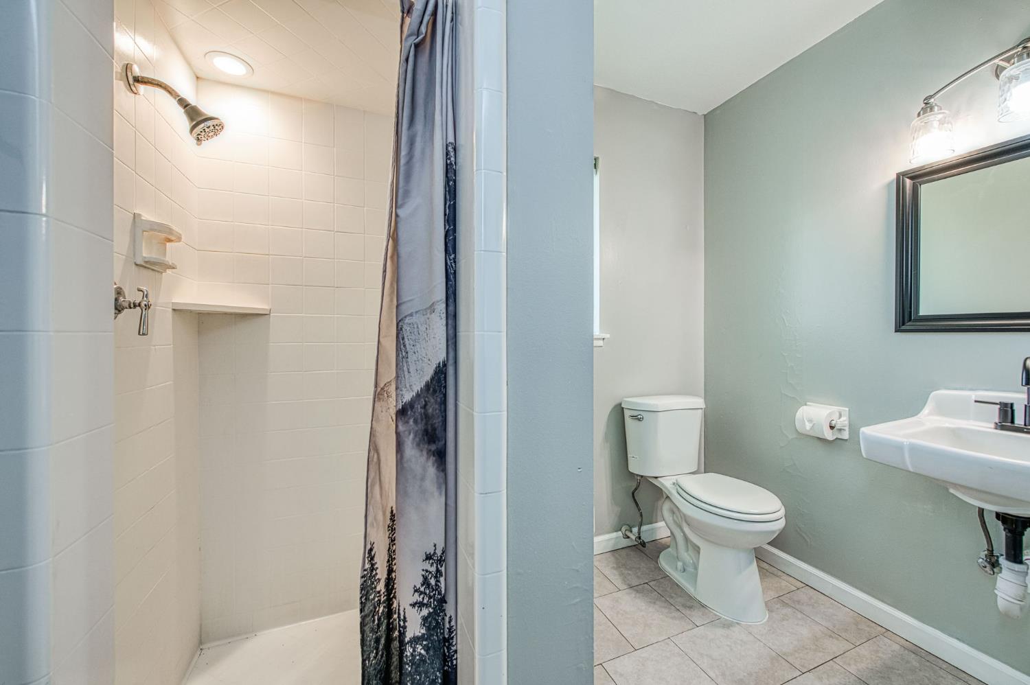 12390 E Kamm Ave, Kingsburg, CA 93631
