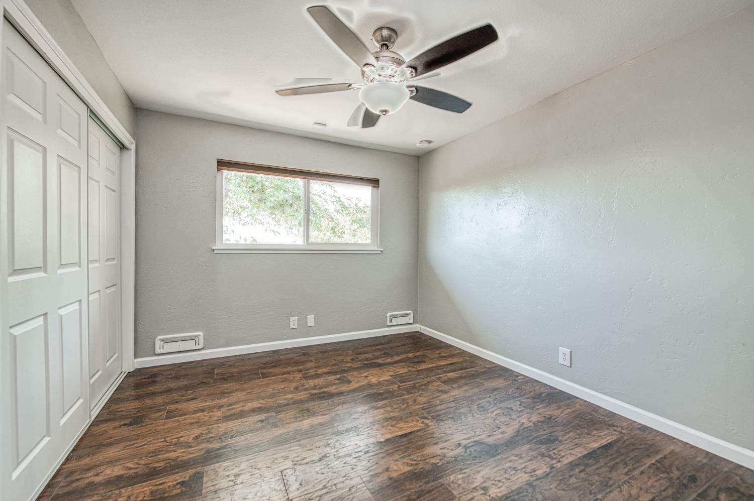 12390 E Kamm Ave, Kingsburg, CA 93631