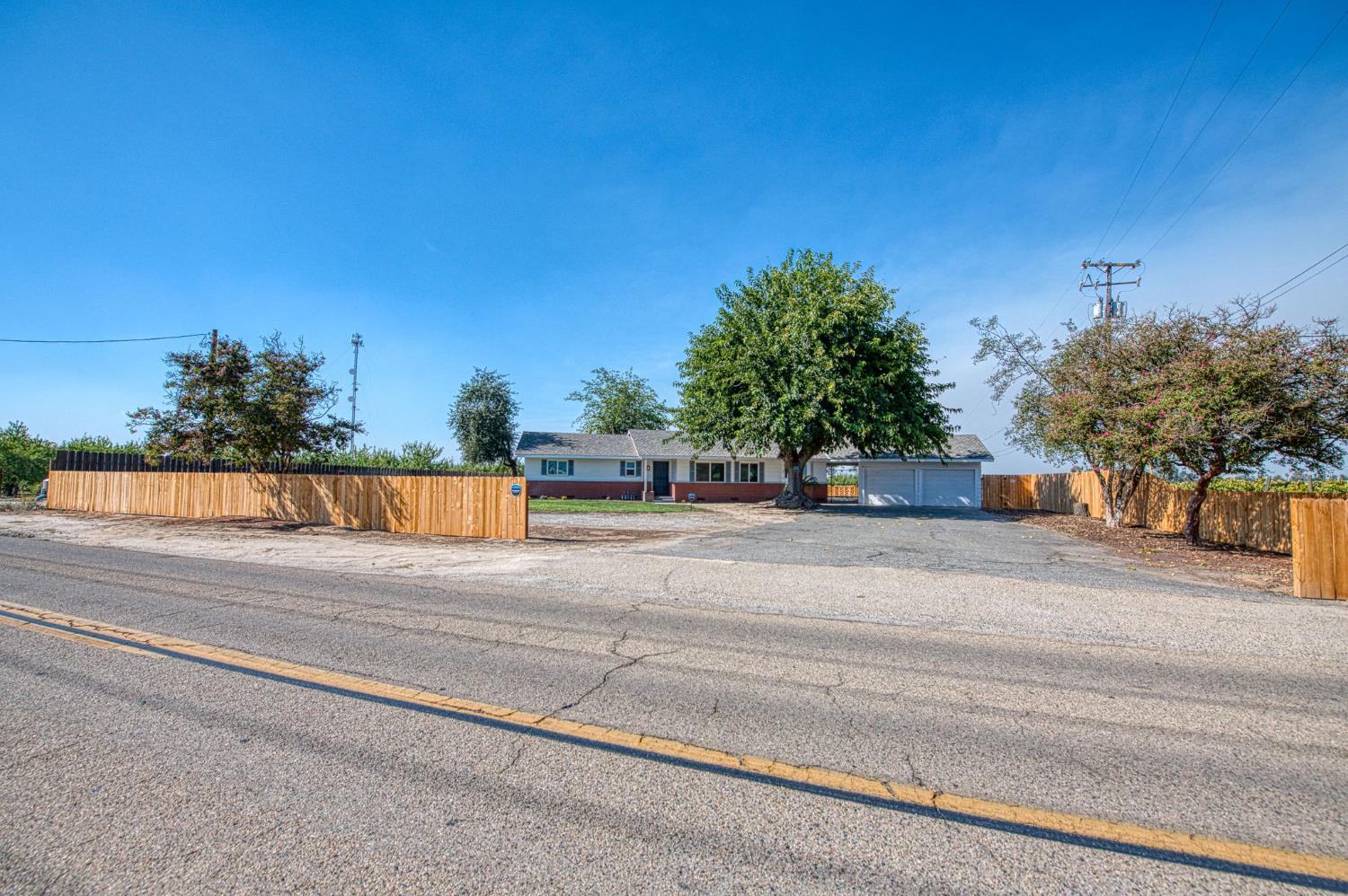 12390 E Kamm Ave, Kingsburg, CA 93631