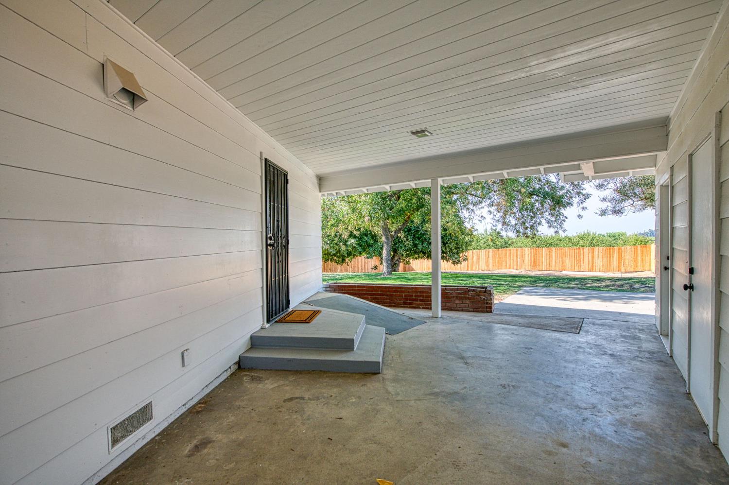 12390 E Kamm Ave, Kingsburg, CA 93631