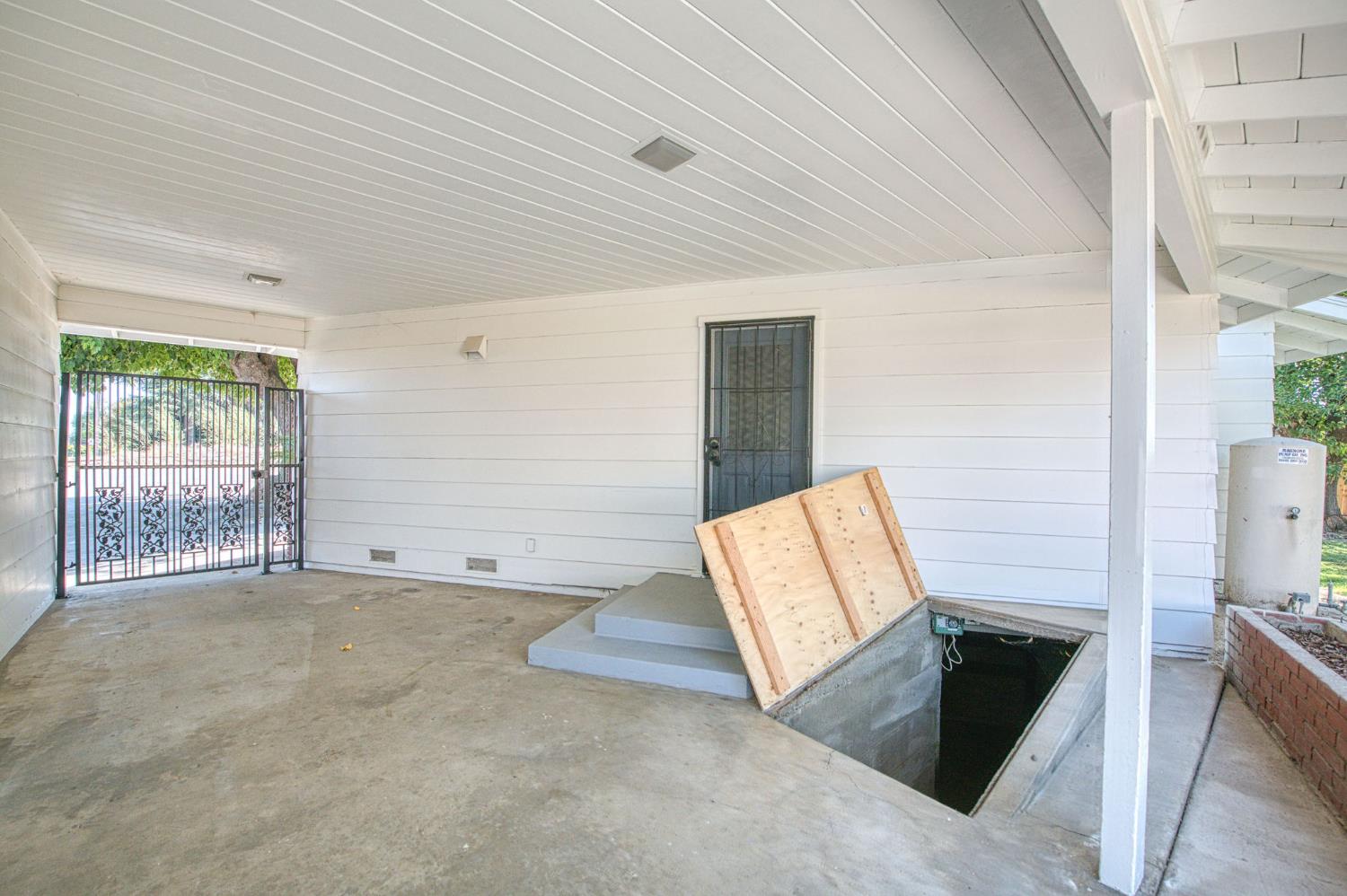 12390 E Kamm Ave, Kingsburg, CA 93631